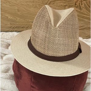 Target hat unisex beige size L/XL in like new condition